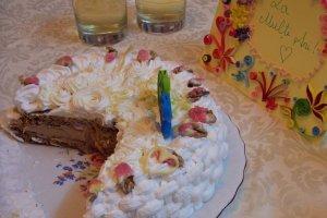 Desert tort cu nuca, ness si ciocolata alba