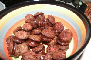 Piure de fasole aromat cu carnati afumati si gogosari murati