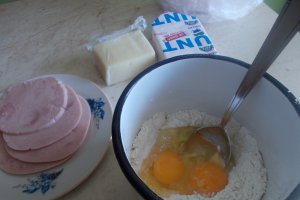 Aperitiv clatite cu sunca si cascaval
