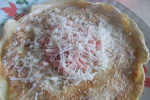 Aperitiv clatite cu sunca si cascaval