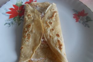 Aperitiv clatite cu sunca si cascaval