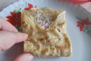 Aperitiv clatite cu sunca si cascaval