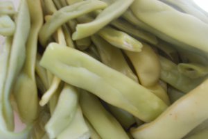 Pastai cu rosii si sos de ceapa si usturoi