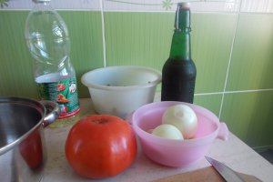 Pastai cu rosii si sos de ceapa si usturoi