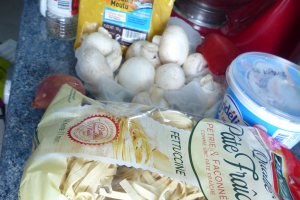 Paste Fettuccini cu curcan, smantana si ciuperci