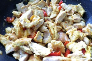 Paste Fettuccini cu curcan, smantana si ciuperci