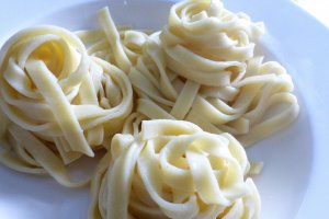 Paste Fettuccini cu curcan, smantana si ciuperci