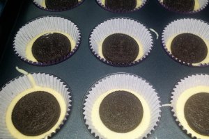 Desert muffins cu biscuiti Oreo
