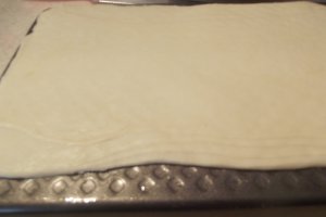 Desert cremsnit cu foietaj de casa si aroma intensa de cocos