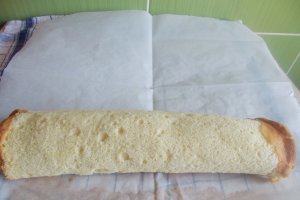 Desert rulada cu crema de lamaie