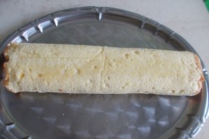 Desert rulada cu crema de lamaie