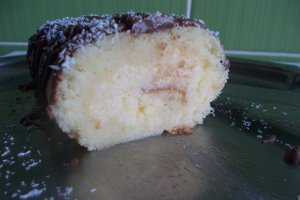 Desert rulada cu crema de lamaie