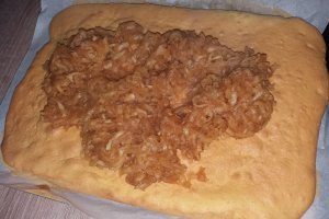 Desert prajitura cu mere caramelizate