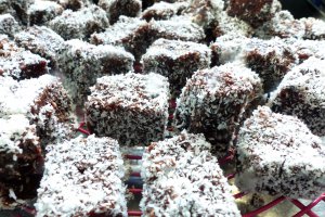 Desert prajitura Lamington - Tavalita cu cocos si ciocolata