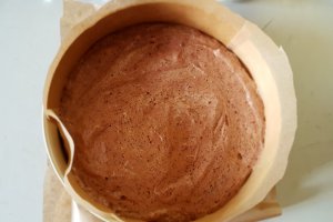 Desert tort cu crema de ciocolata si jeleu de fructe de padure