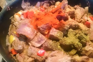Gulas de vita la slow cooker Crock-Pot