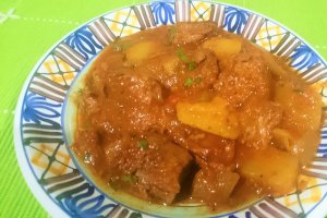 Gulas de vita la slow cooker Crock-Pot