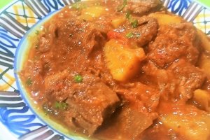 Gulas de vita la slow cooker Crock-Pot