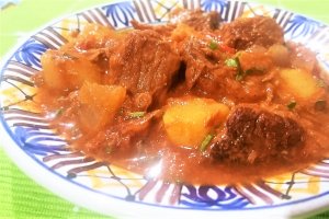 Gulas de vita la slow cooker Crock-Pot
