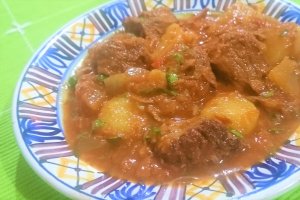 Gulas de vita la slow cooker Crock-Pot
