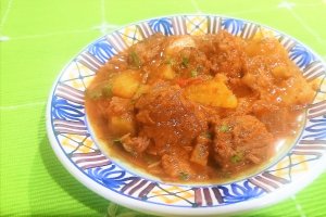 Gulas de vita la slow cooker Crock-Pot