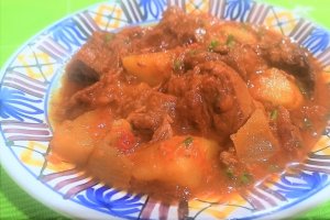 Gulas de vita la slow cooker Crock-Pot