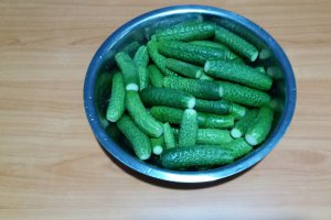 Castraveti murati in saramura