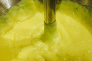 Desert prajitura cu ciocolata si crema de lamaie