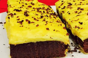 Desert prajitura cu ciocolata si crema de lamaie