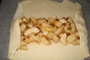 Desert placinta cu mere si stafide