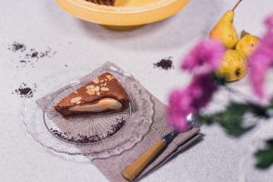 Desert tarta cu ciocolata si pere