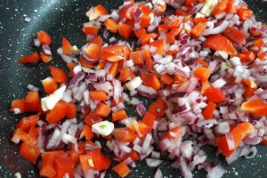 Aperitiv placinte cu vinete, ardei si telemea