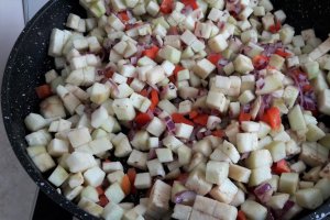 Aperitiv placinte cu vinete, ardei si telemea