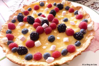 Desert tarta cu lamaie si fructe de padure