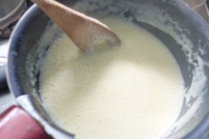 Desert tarta cu prune si crema