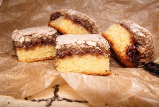 Prajitura Figaro - Desert delicios cu nuca si bezea