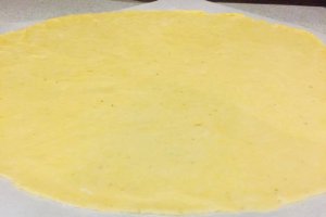 Aperitiv tarta cu ciuperci si carnaciori
