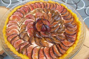 Desert tarta cu branza si smochine