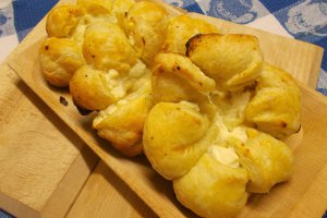 Aperitiv placintele fragede cu branza