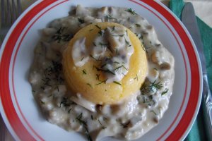 Ciulama de champignons cu mamaliguta
