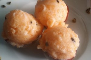 Sorbet de pepene galben, limoncello si fructul pasiunii