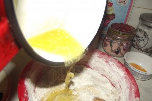Desert placintele cu gem de zmeura si nuca