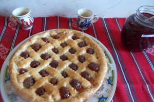 Desert tarta cu grilaj si crema de vanilie