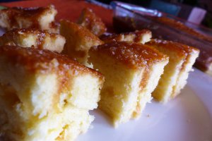 Desert prajitura cu gauri - Poke cake