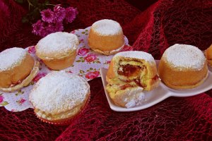 Desert mini tarte cu gem de gutui si crema de branza