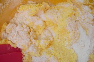 Desert mini tarte cu gem de gutui si crema de branza