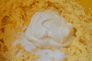 Desert mini tarte cu gem de gutui si crema de branza