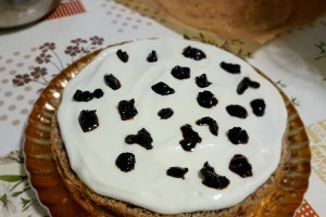 Desert tort cu crema de ciocolata si crema de branza cu lapte condensat