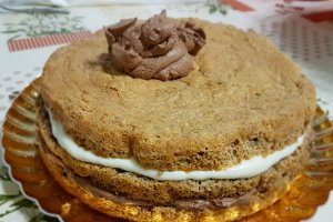 Desert tort cu crema de ciocolata si crema de branza cu lapte condensat