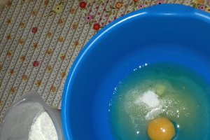 Desert tarta cu crema de vanilie si fructe